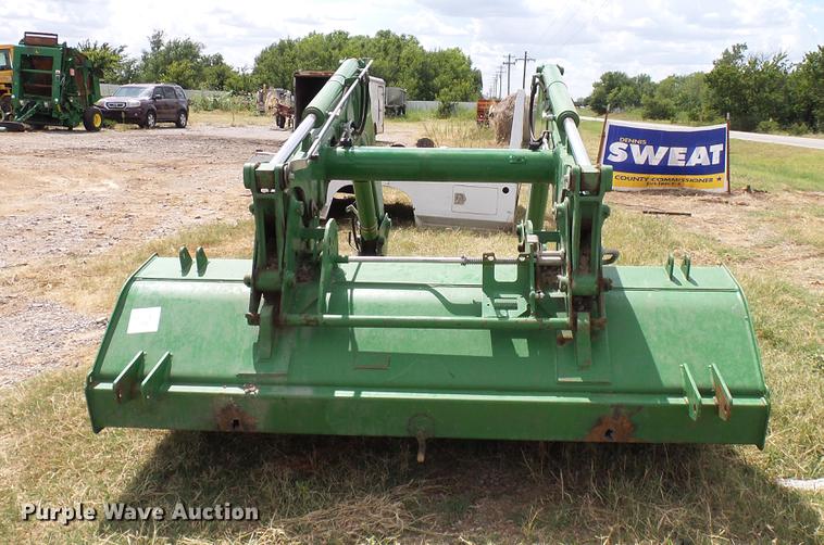 image for item DD8360 John Deere 620R loader
