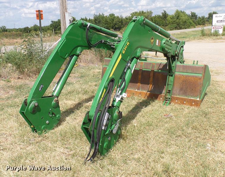 image for item DD8360 John Deere 620R loader