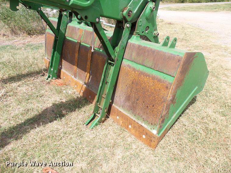 image for item DD8360 John Deere 620R loader