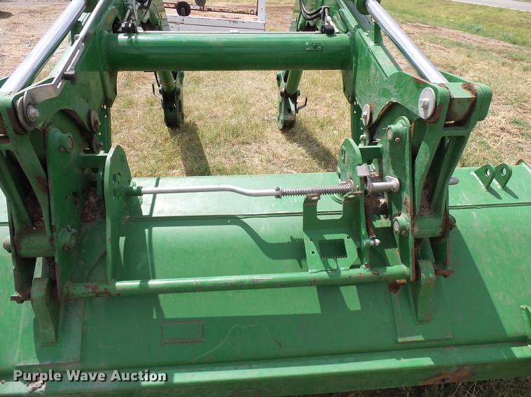 image for item DD8360 John Deere 620R loader