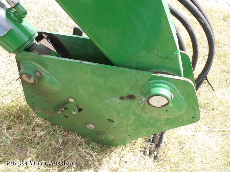 image for item DD8360 John Deere 620R loader