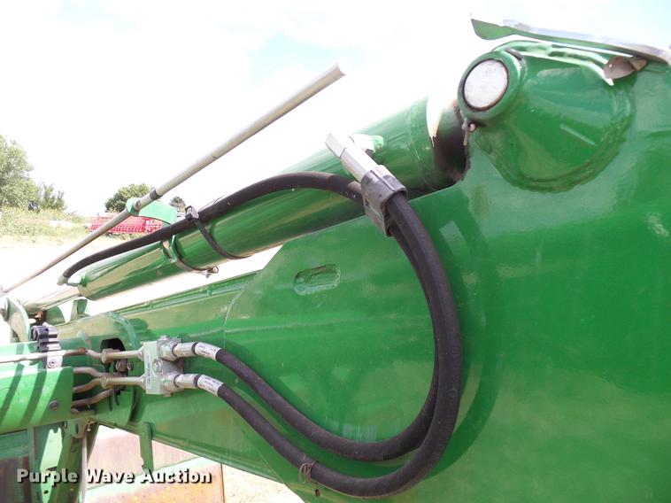 image for item DD8360 John Deere 620R loader