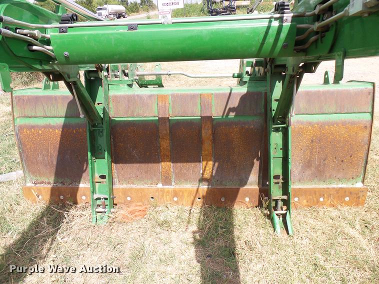 image for item DD8360 John Deere 620R loader