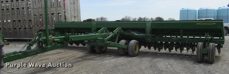 image for item DD8777 John Deere 455 grain drill