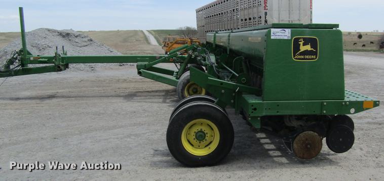 image for item DD8777 John Deere 455 grain drill