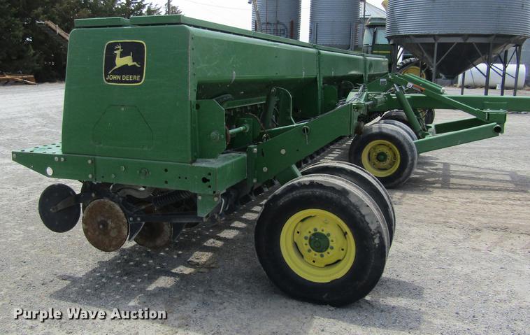 image for item DD8777 John Deere 455 grain drill