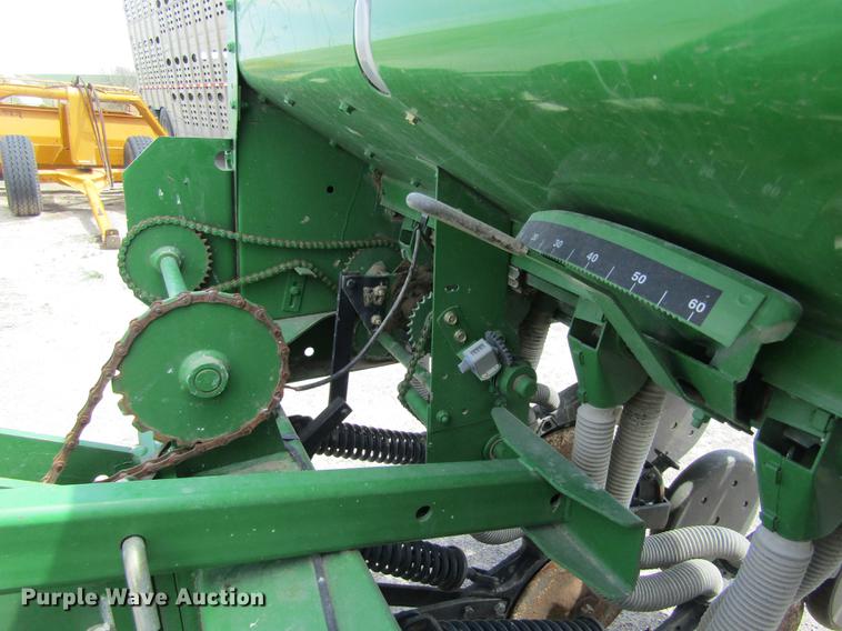 image for item DD8777 John Deere 455 grain drill