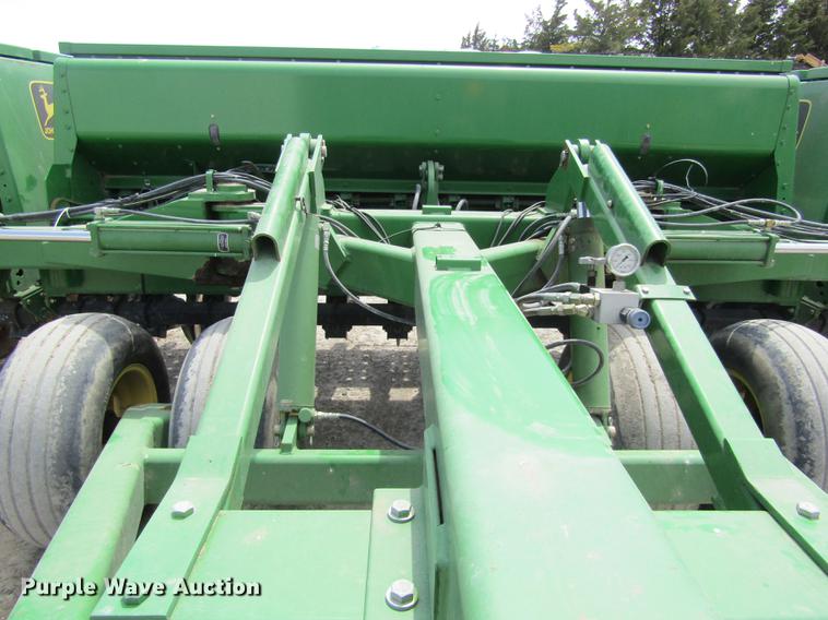 image for item DD8777 John Deere 455 grain drill
