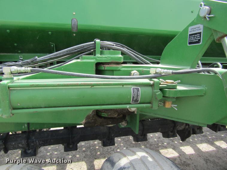 image for item DD8777 John Deere 455 grain drill