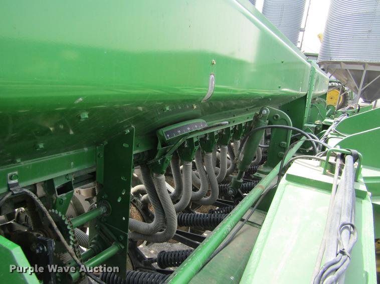 image for item DD8777 John Deere 455 grain drill