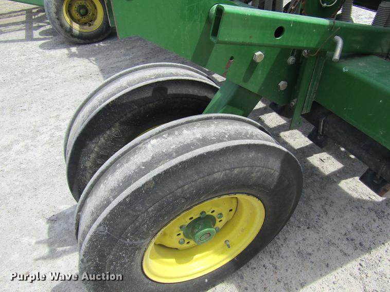 image for item DD8777 John Deere 455 grain drill