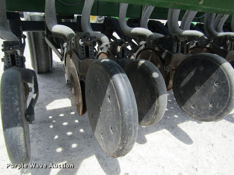 image for item DD8777 John Deere 455 grain drill