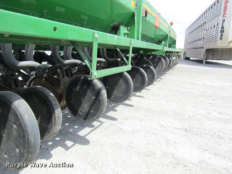 image for item DD8777 John Deere 455 grain drill