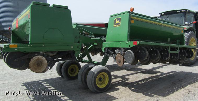image for item DD8777 John Deere 455 grain drill