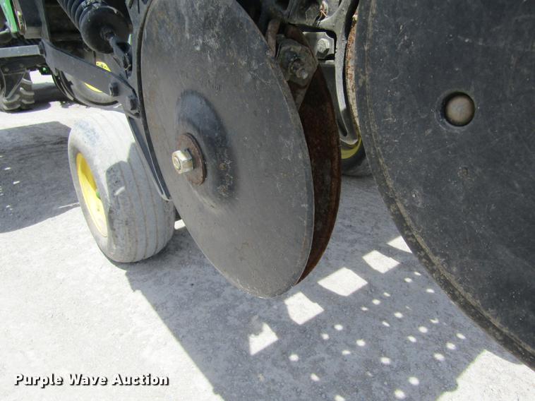 image for item DD8777 John Deere 455 grain drill