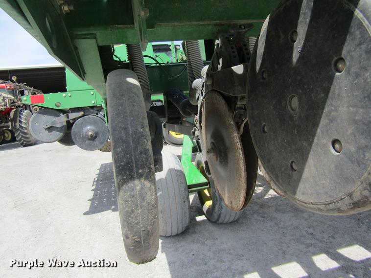 image for item DD8777 John Deere 455 grain drill
