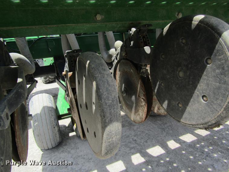 image for item DD8777 John Deere 455 grain drill