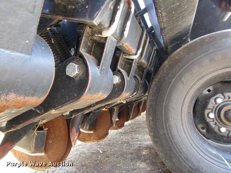 image for item DD8908 2013 CrustBuster All Plant 4615 no-till grain drill