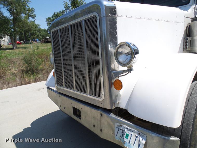 image for item DE5107 1989 Peterbilt 379 dump truck