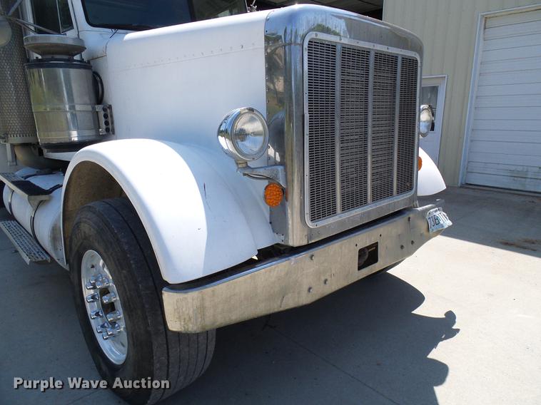 image for item DE5107 1989 Peterbilt 379 dump truck
