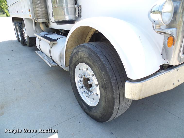 image for item DE5107 1989 Peterbilt 379 dump truck