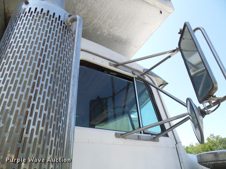 image for item DE5107 1989 Peterbilt 379 dump truck