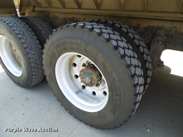 image for item DE5107 1989 Peterbilt 379 dump truck