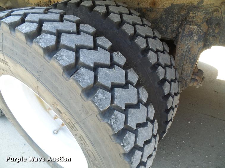 image for item DE5107 1989 Peterbilt 379 dump truck