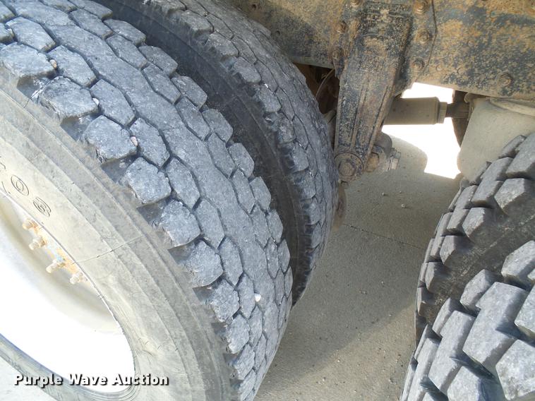 image for item DE5107 1989 Peterbilt 379 dump truck