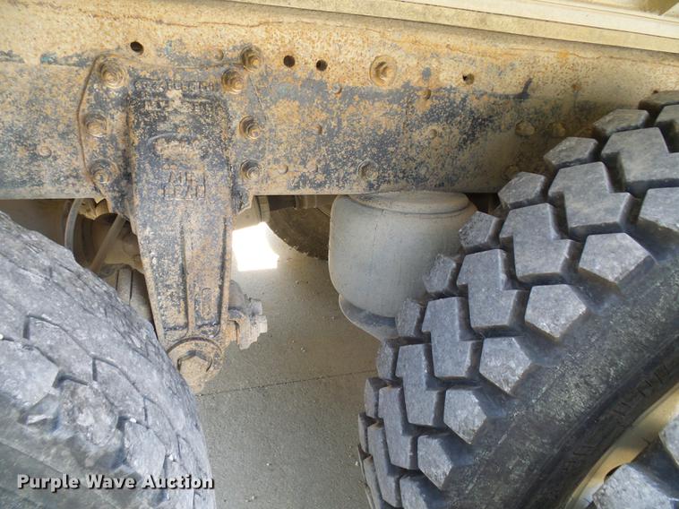 image for item DE5107 1989 Peterbilt 379 dump truck