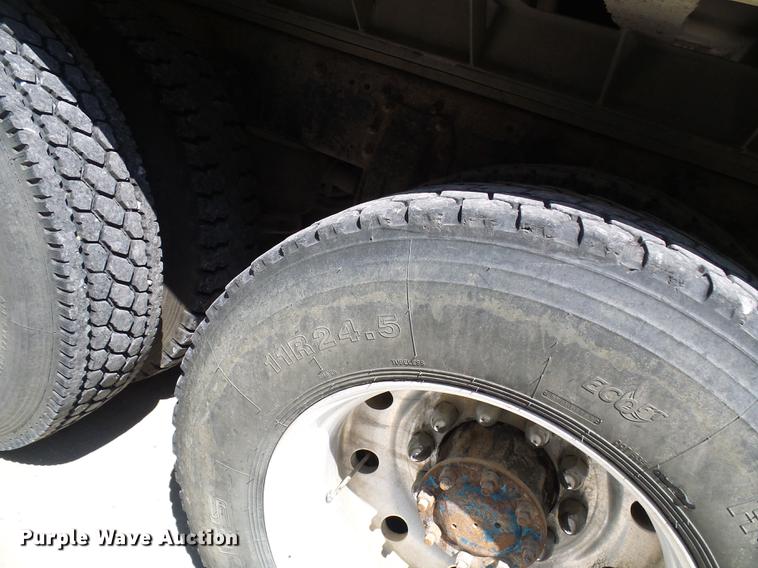 image for item DE5107 1989 Peterbilt 379 dump truck