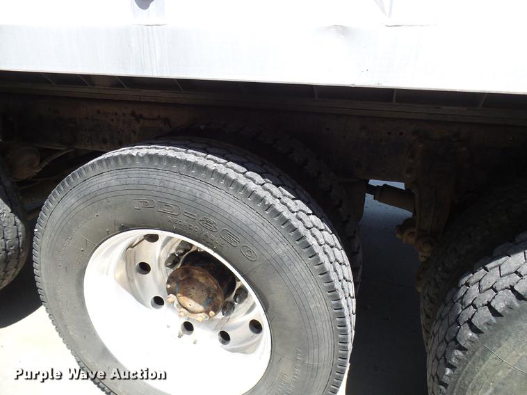 image for item DE5107 1989 Peterbilt 379 dump truck