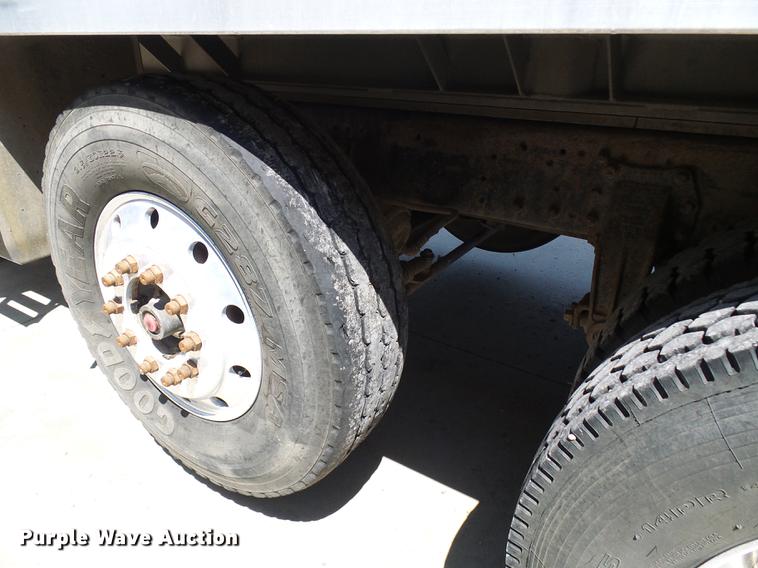 image for item DE5107 1989 Peterbilt 379 dump truck