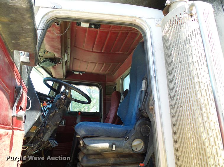 image for item DE5107 1989 Peterbilt 379 dump truck