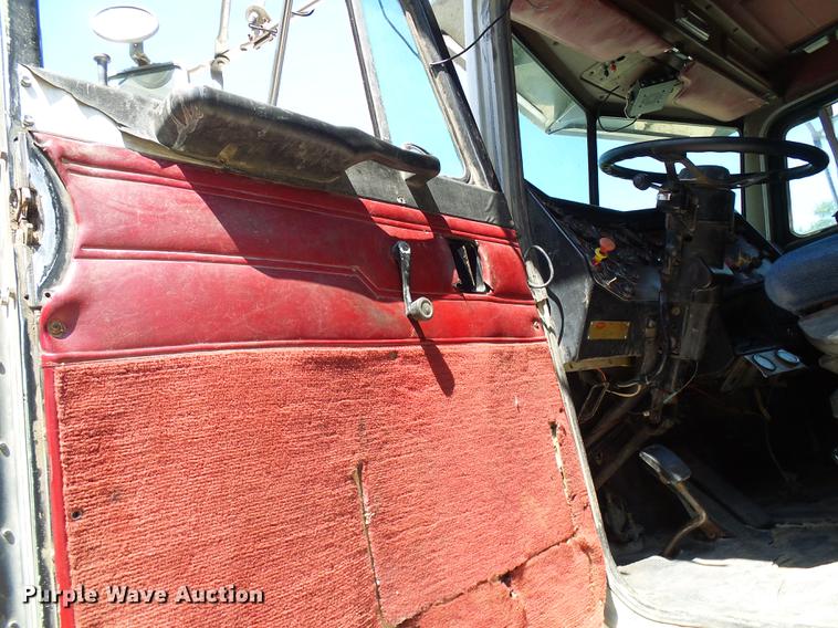 image for item DE5107 1989 Peterbilt 379 dump truck