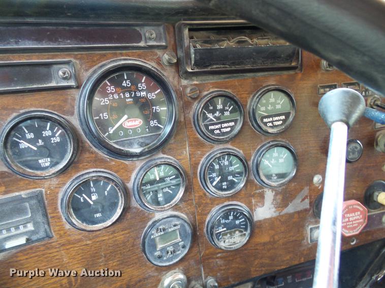 image for item DE5107 1989 Peterbilt 379 dump truck