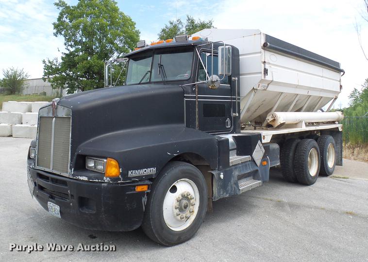 image for item DE5120 1986 Kenworth T600 seed tender truck