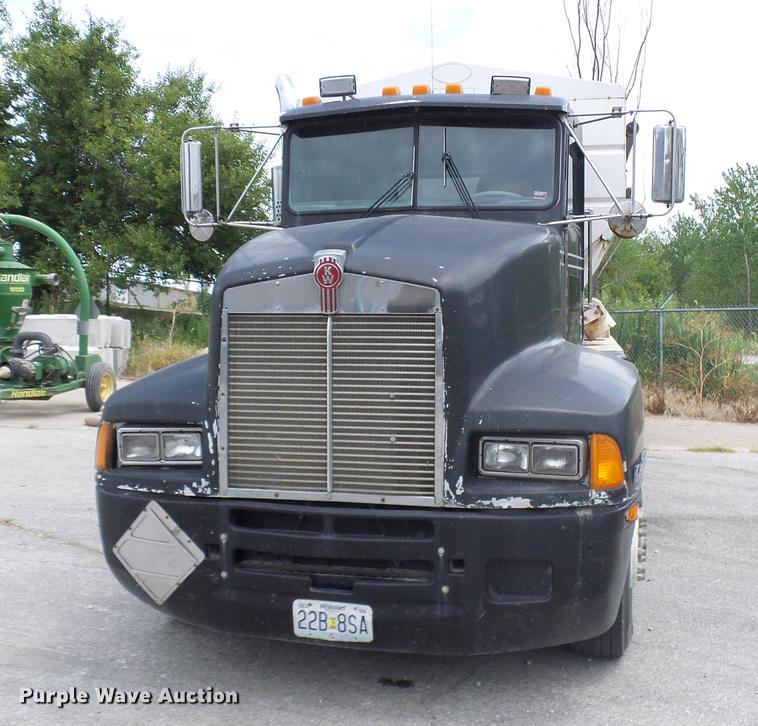 image for item DE5120 1986 Kenworth T600 seed tender truck