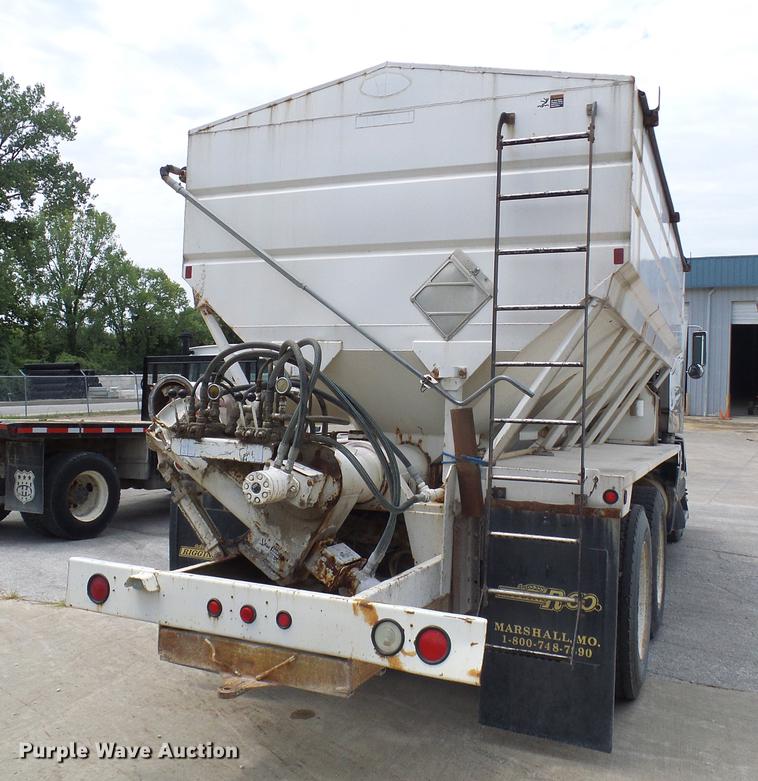 image for item DE5120 1986 Kenworth T600 seed tender truck