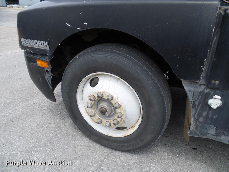 image for item DE5120 1986 Kenworth T600 seed tender truck