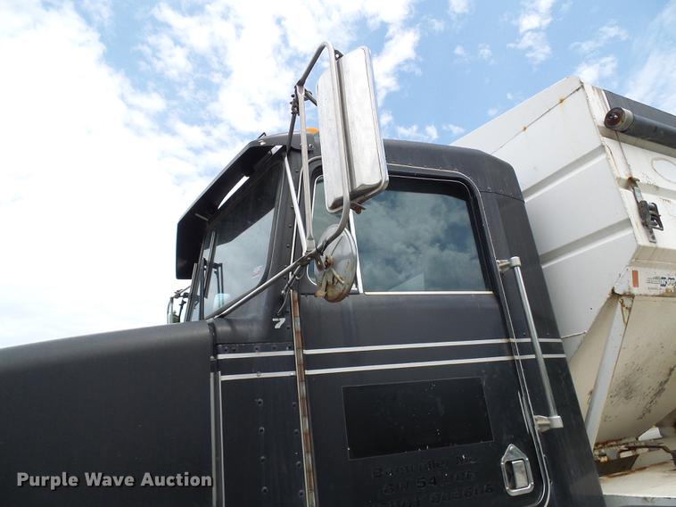 image for item DE5120 1986 Kenworth T600 seed tender truck