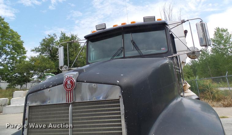 image for item DE5120 1986 Kenworth T600 seed tender truck