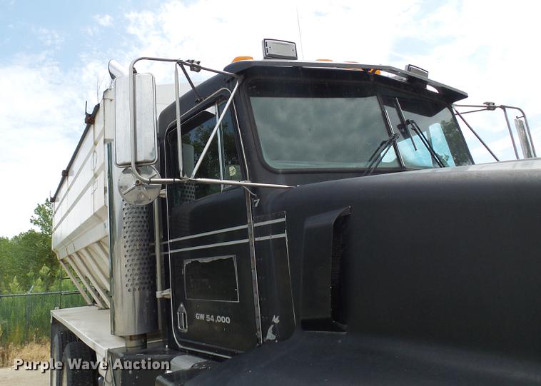 image for item DE5120 1986 Kenworth T600 seed tender truck