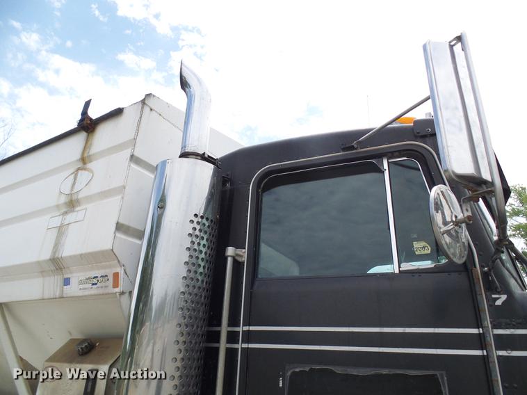 image for item DE5120 1986 Kenworth T600 seed tender truck