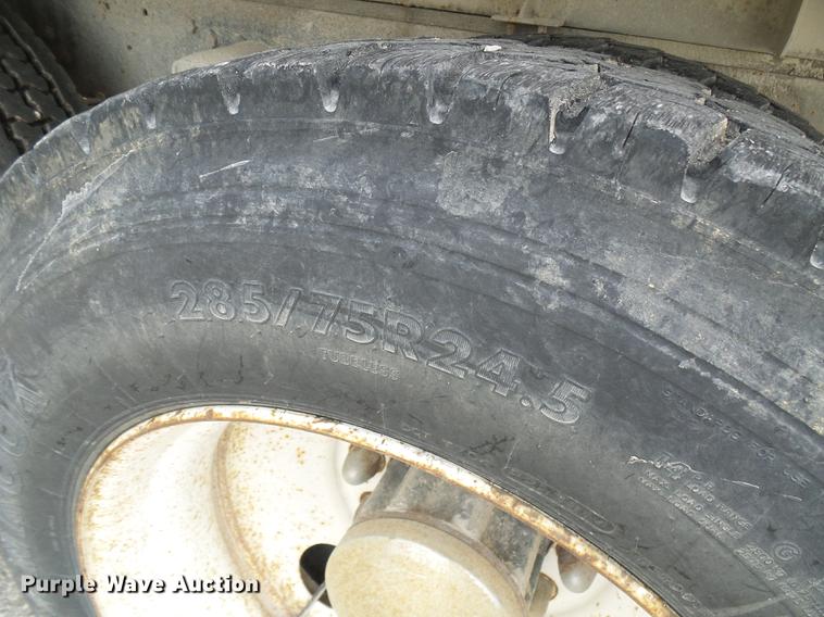 image for item DE5120 1986 Kenworth T600 seed tender truck