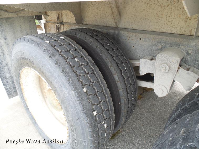 image for item DE5120 1986 Kenworth T600 seed tender truck