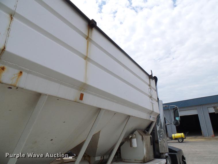 image for item DE5120 1986 Kenworth T600 seed tender truck