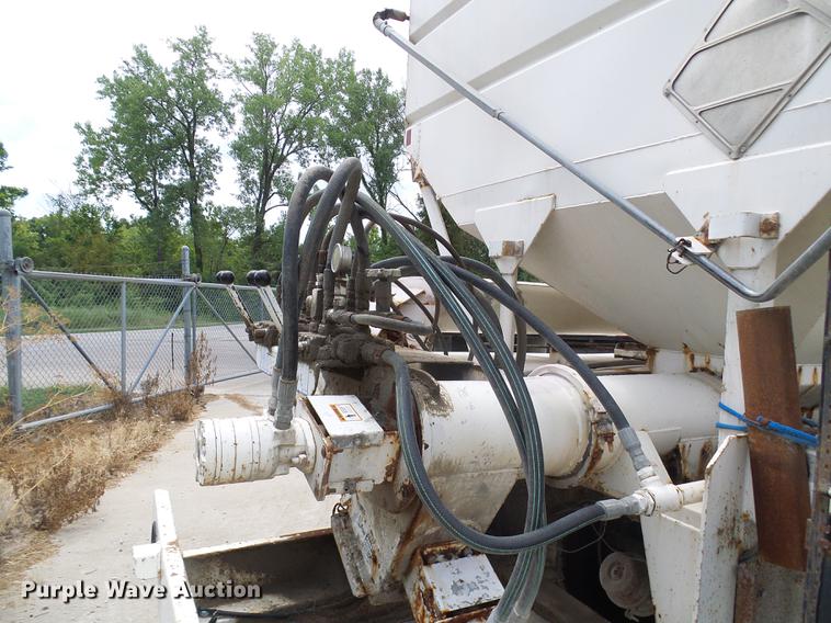 image for item DE5120 1986 Kenworth T600 seed tender truck