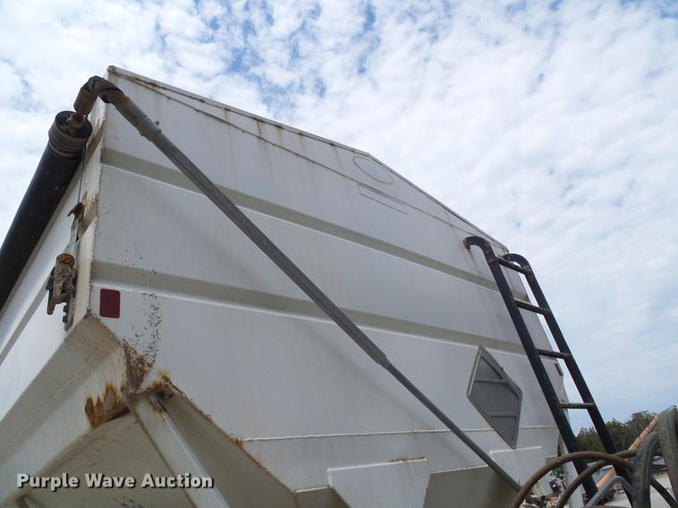 image for item DE5120 1986 Kenworth T600 seed tender truck