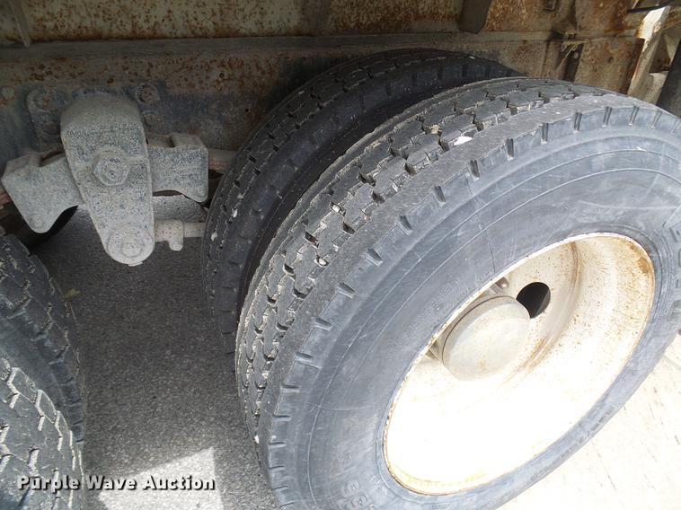 image for item DE5120 1986 Kenworth T600 seed tender truck